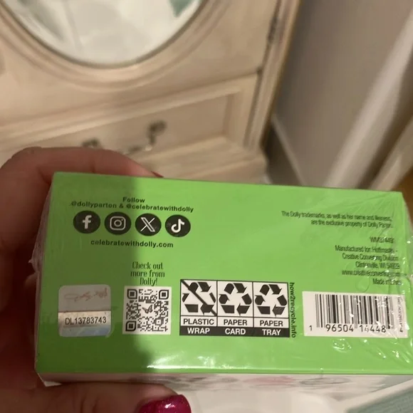 New Dolly Parton Sturdy Cardboard Round 8 Coasters 4” Round - Picture 3 of 7